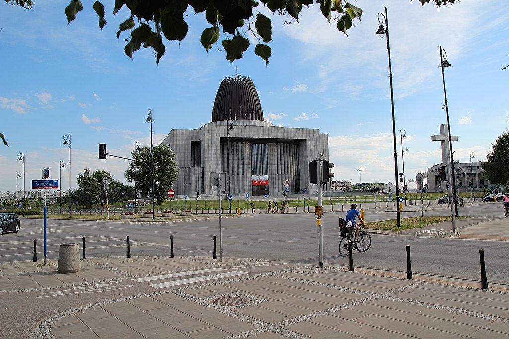 Temple de la divine providence dans le quartier de Wilanow à Varsovie - Photo de Wistula