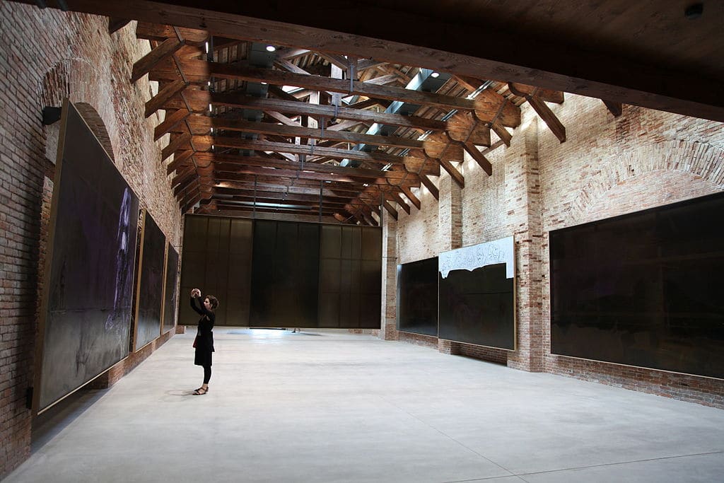 A l'intérieur de la Punta della Dogana, lieu d'expo de la Fondation Pinault - Photo de G.Sighele