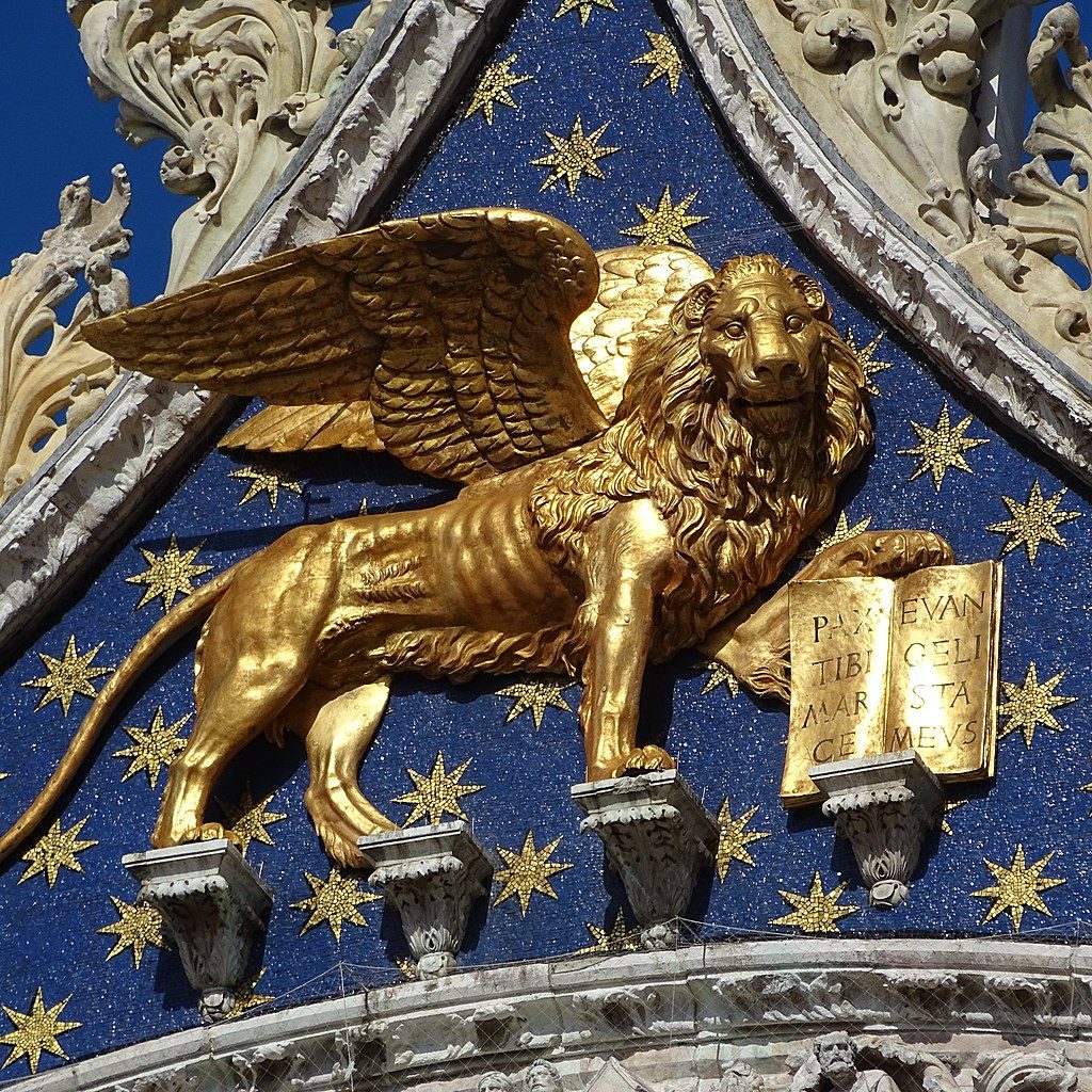 Lion ailé, symbole de l'évangéliste Marc sur la Basilique de Saint Marc à Venise - Photo d'Abxbay