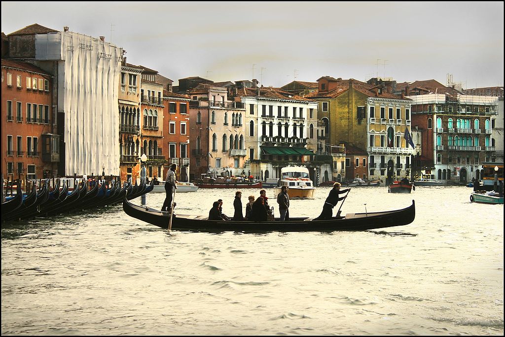 Traversée du Grand Canal de Venise en traghetto - Photo de Laima Gūtmane