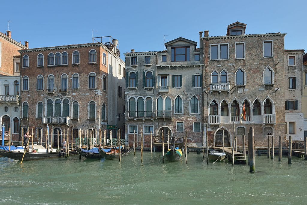 Palais le long du Grand Canal dans le quartier de Cannaregio à Venise - Photo de Wolfgang Moroder