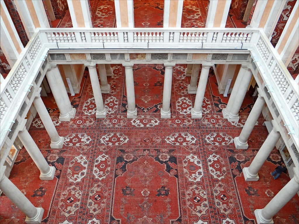 Cour intérieure du Palazzo Grassi à Venise revisité par Rudolf Stingel - Photo de Dalbera