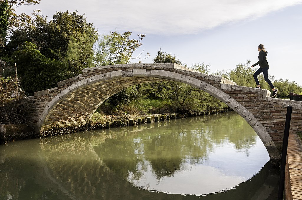Pont du diable sur l'île de Torcello près de Venise. Photo de Giuseppe Pinto