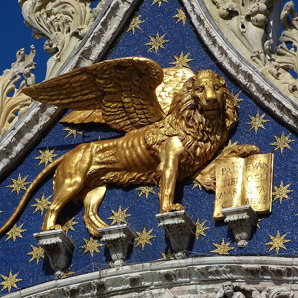 Lion ailé, symbole de l'évangéliste Marc sur la Basilique de Saint Marc à Venise - Photo d'Abxbay