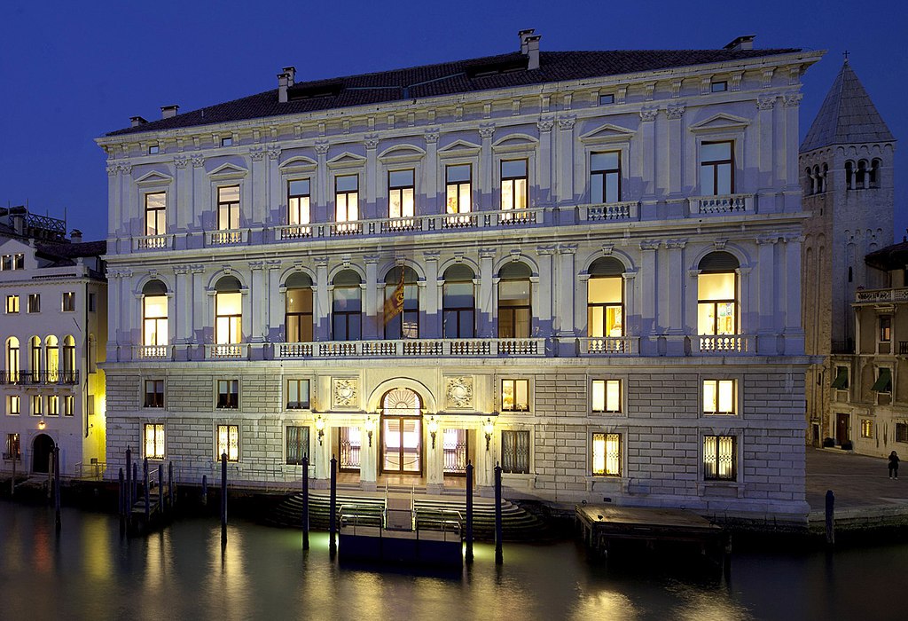 Palazzo Grassi à Venise la nuit - Photo de Mauro Lighting Designer