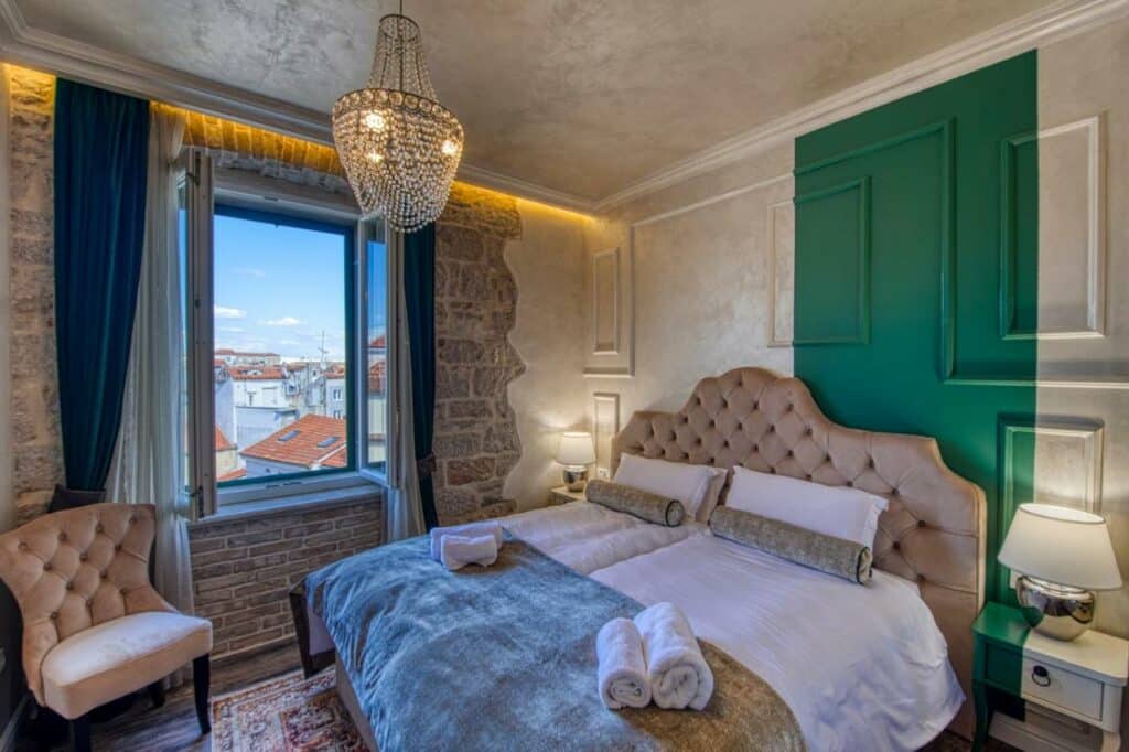 Chambre de l'hotel du Riva Palace à Zadar.