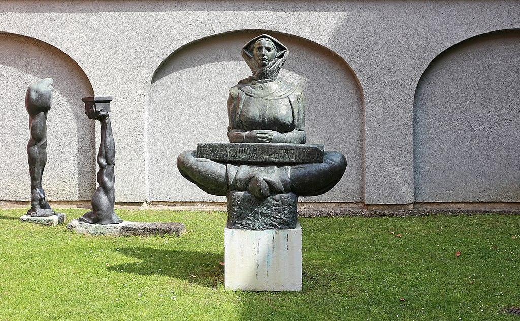 Dans le jardin de l'Atelier Mestrovic - Photo de Bernard Gagnon - Licence CC-BY-SA-4.0, 3.0, 2.5, 2.0, 1.0