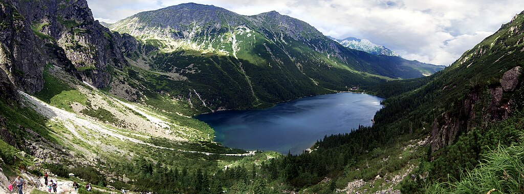 Vue sur le lac Morskie Oko dans le parc National des Tatras.